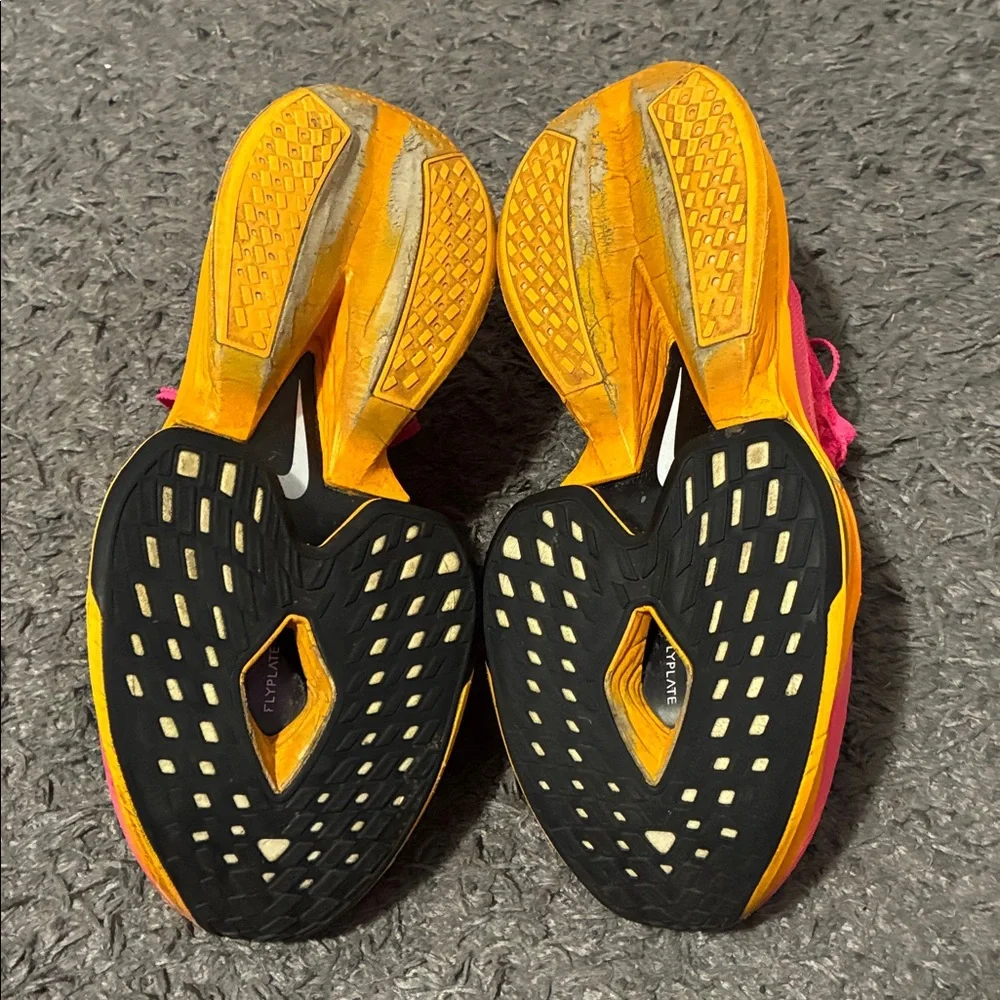 Nike Men's Athletic Shoes Pink and Yellow
